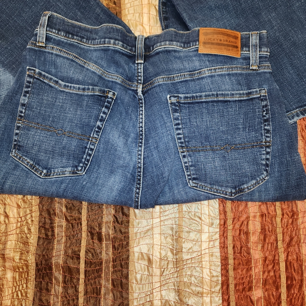 Lucky Brand Men's Classic Blue Denim 221 Straight Leg Jeans. Size 36/32. - Picture 7 of 8